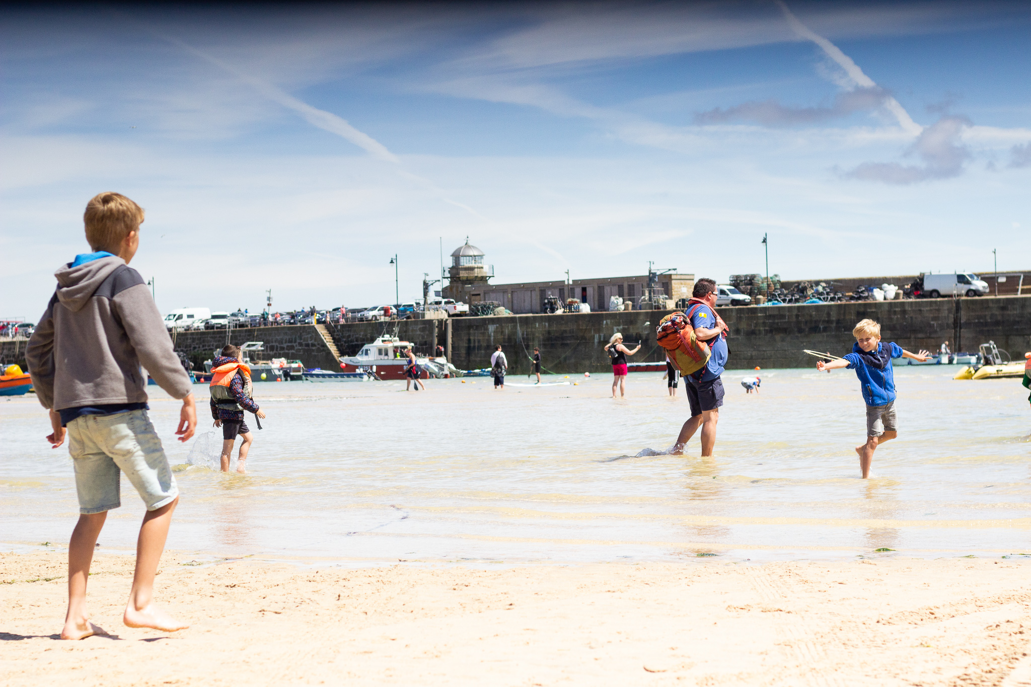 Frisbee on the beach……#sunshinenotscreentime