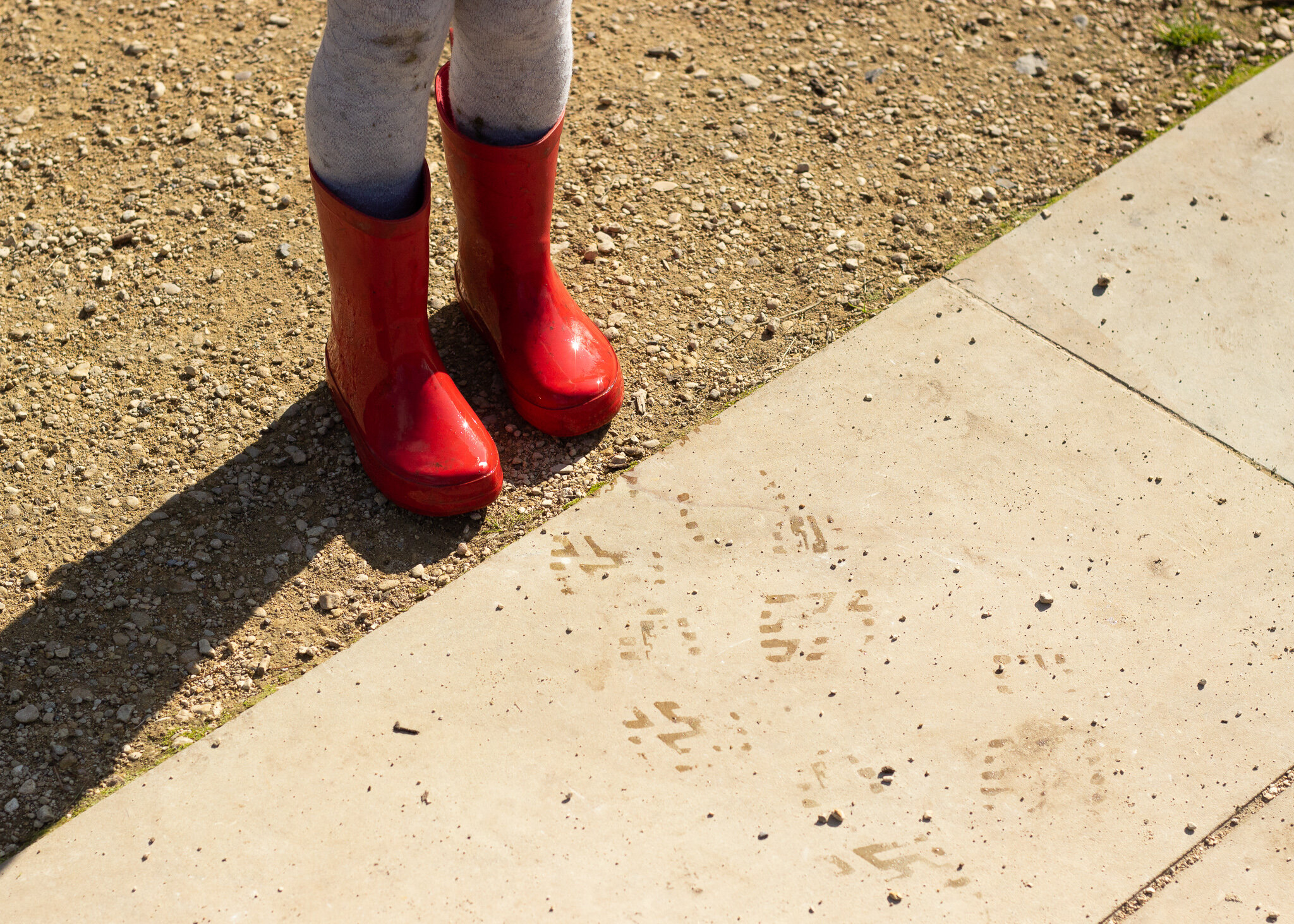 I love wellie boots and these little cute red wellies made me smile. I had to snap a quick photo during this family nature session at Kingsweston house.