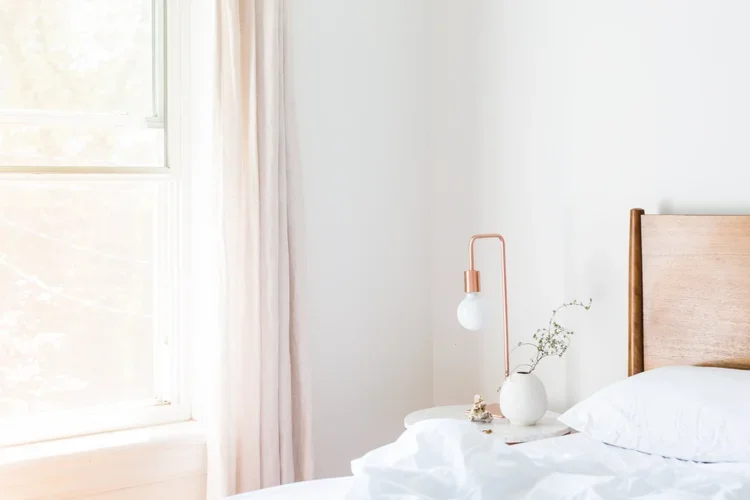 apartment-bed-bedroom-545034.webp