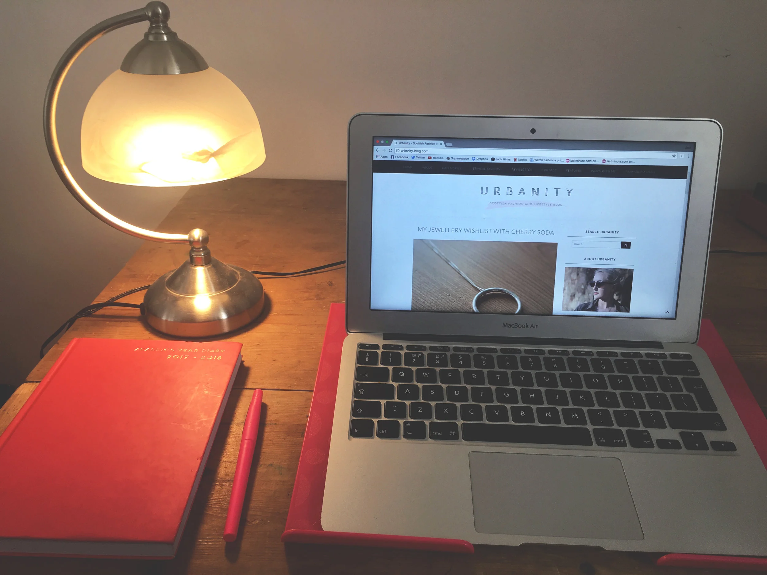 blogging.jpg