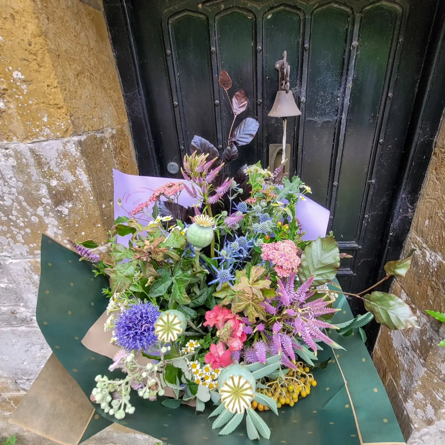 🌿Tell me about your people🌿
When you order a gift bouquet, my standard enquiry line is if there's any occasion, or any preference for bright, pastel or particular colours. 
Some people buy flowers because flowers are just the done thing, but I kn