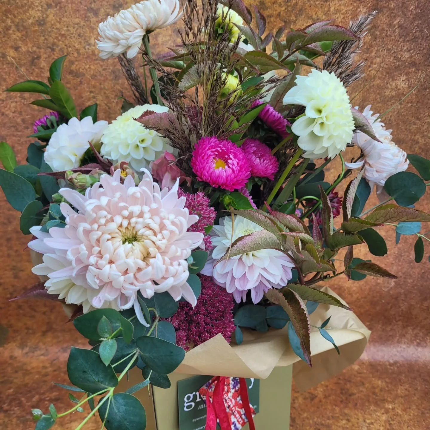 Same day flowers (are often possible)
As a WFH florist, I don't carry a spectrum of stock like a retail environment because obviously I have no footfall. But, having great growers on the doorstep, along with my local plot and a decent sized home gar