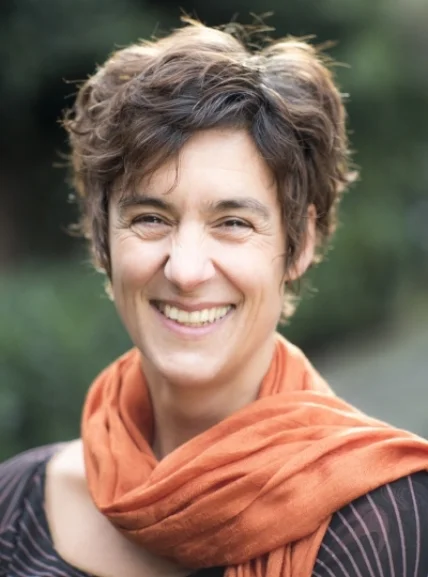 Portrait_Lynn_1.jpg