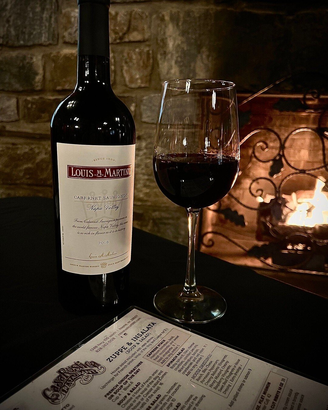 Casa Rustica offers exquisite, traditional red wines from Italy!  Try a bottle with your favorite entr&eacute;e tonight.
.
.
#wine #redwine #italian #italianredwine #importedwine #italianamerican #casarustica #food #foodie #drinks #dinnertime #highco
