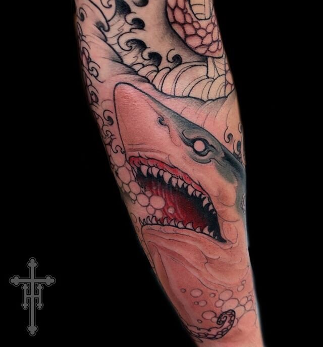 Shark attack! unfinished sleeve from a few years back. ⁠
.⁠
.⁠
📧tomhaubrick@gmail.com for consultations, appointments and commissions ! ⁠
.⁠
#tomhaubrick #haubs #overcast #overcastsd  #bigtroubletattoo #northparksd #sandiego #iloveskulls  #ilovesnak