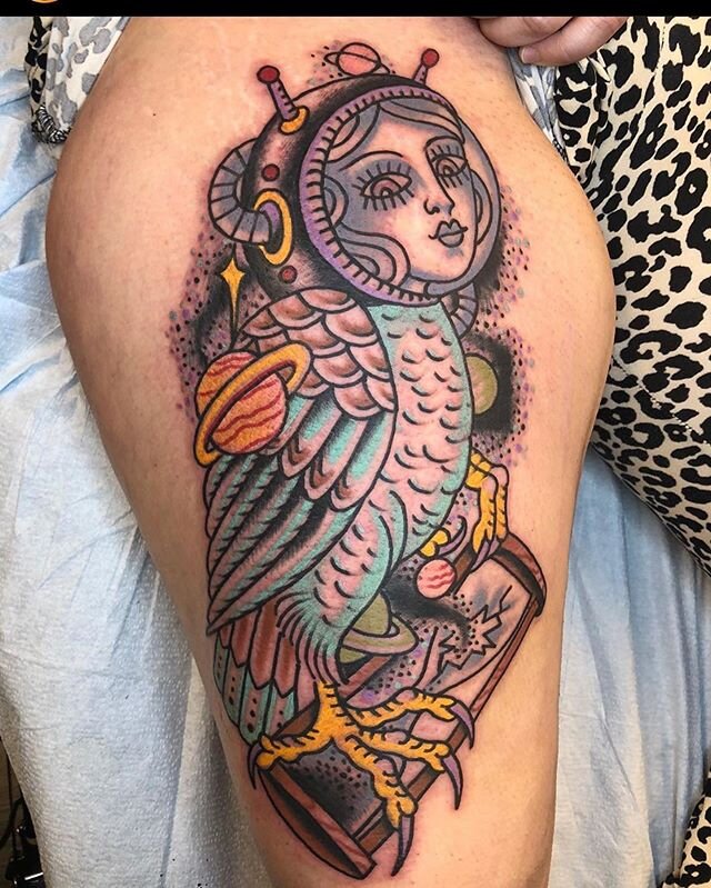 Space owl lady is allllways on time! Perfectly executed by @adam_bomb_ #adambomb #adamharper #traditionaltattoo #owltattoo