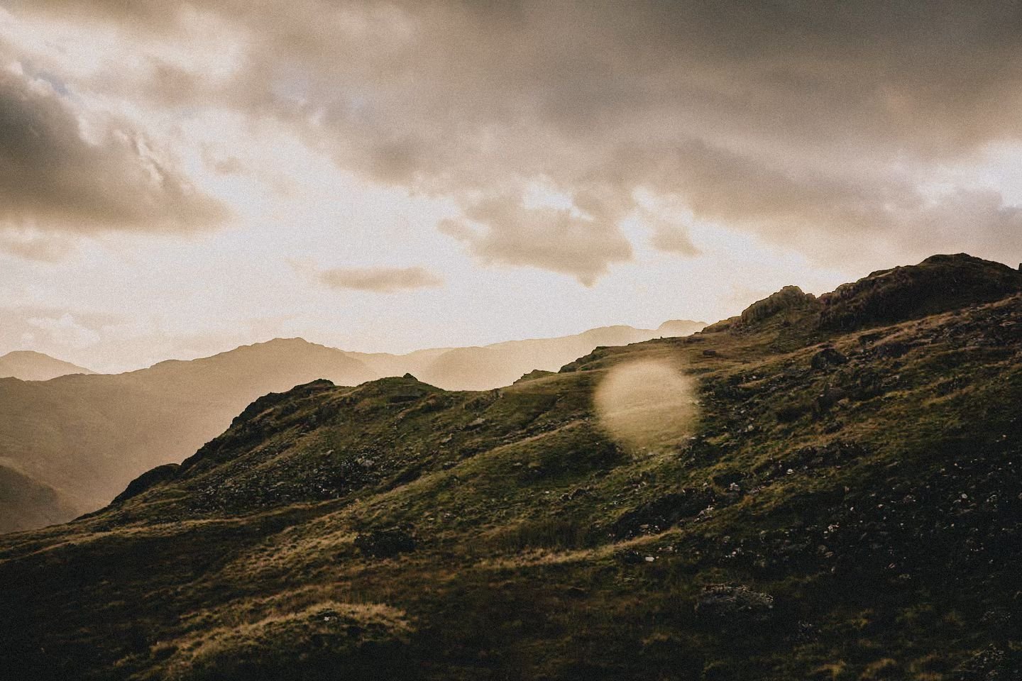 Autumn running&hellip; low sun, shorter days, warm colours and plenty of mud! 

#lakedistrict #fellrunning #fellrunner #thelakelanders #discoverginger