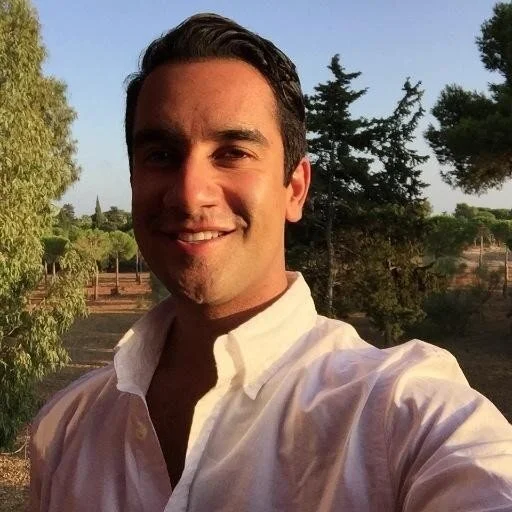 2017 Alum Zoheb Davar helps schools develop electric bus infrastructure