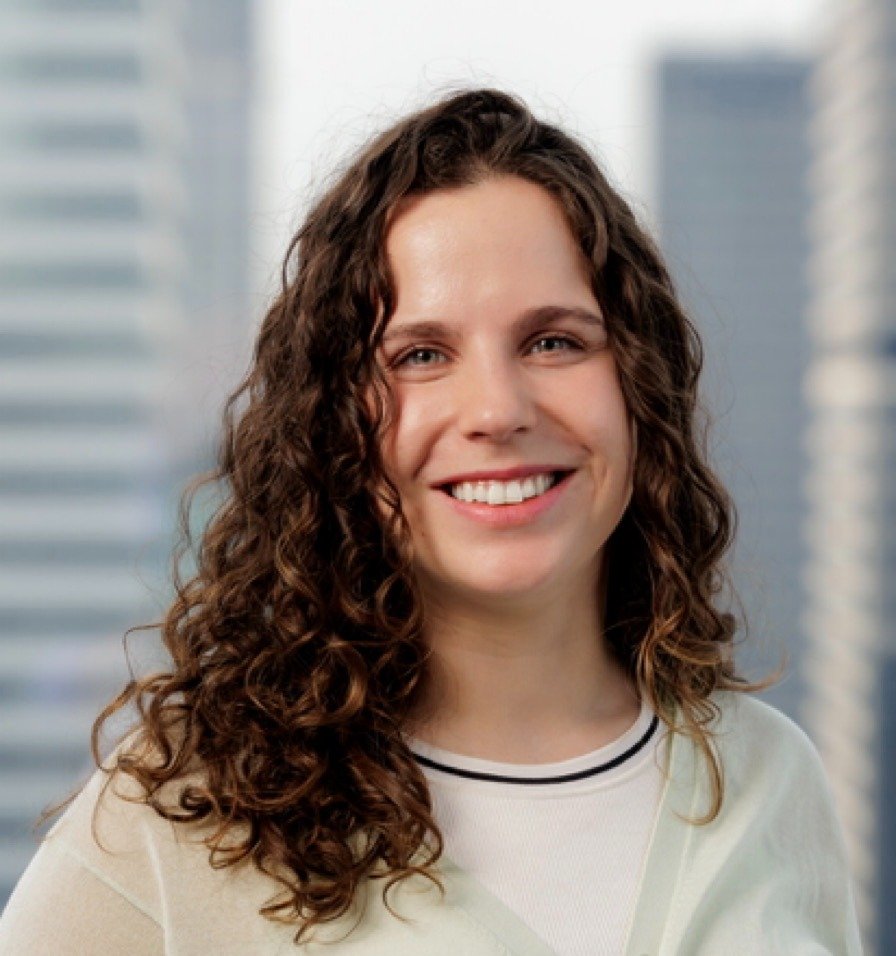 Sara	Alanis	<br>	Bloomberg
