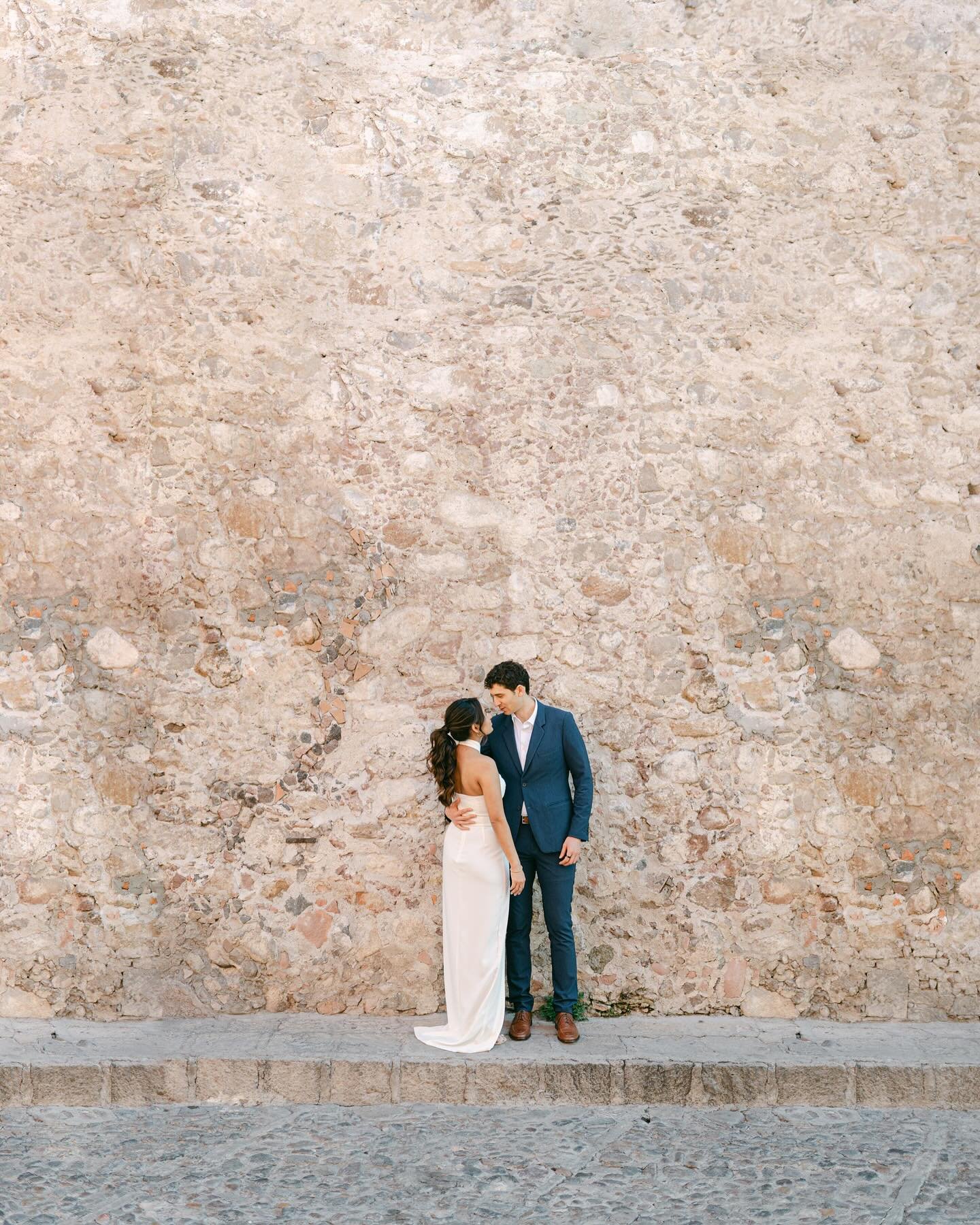 Yazm&iacute;n &amp; Alejandro
.
.
.
@monserratguerreroweddings 
@jackiedelgadillog 
@gamalvarez_hairandmakeup 
@yazminalexc 
#bride #groom #wedding #weddingdetails #weddingphotography #weddingphoto #boda #couple #love #couplegoals #weddingday  #weddi