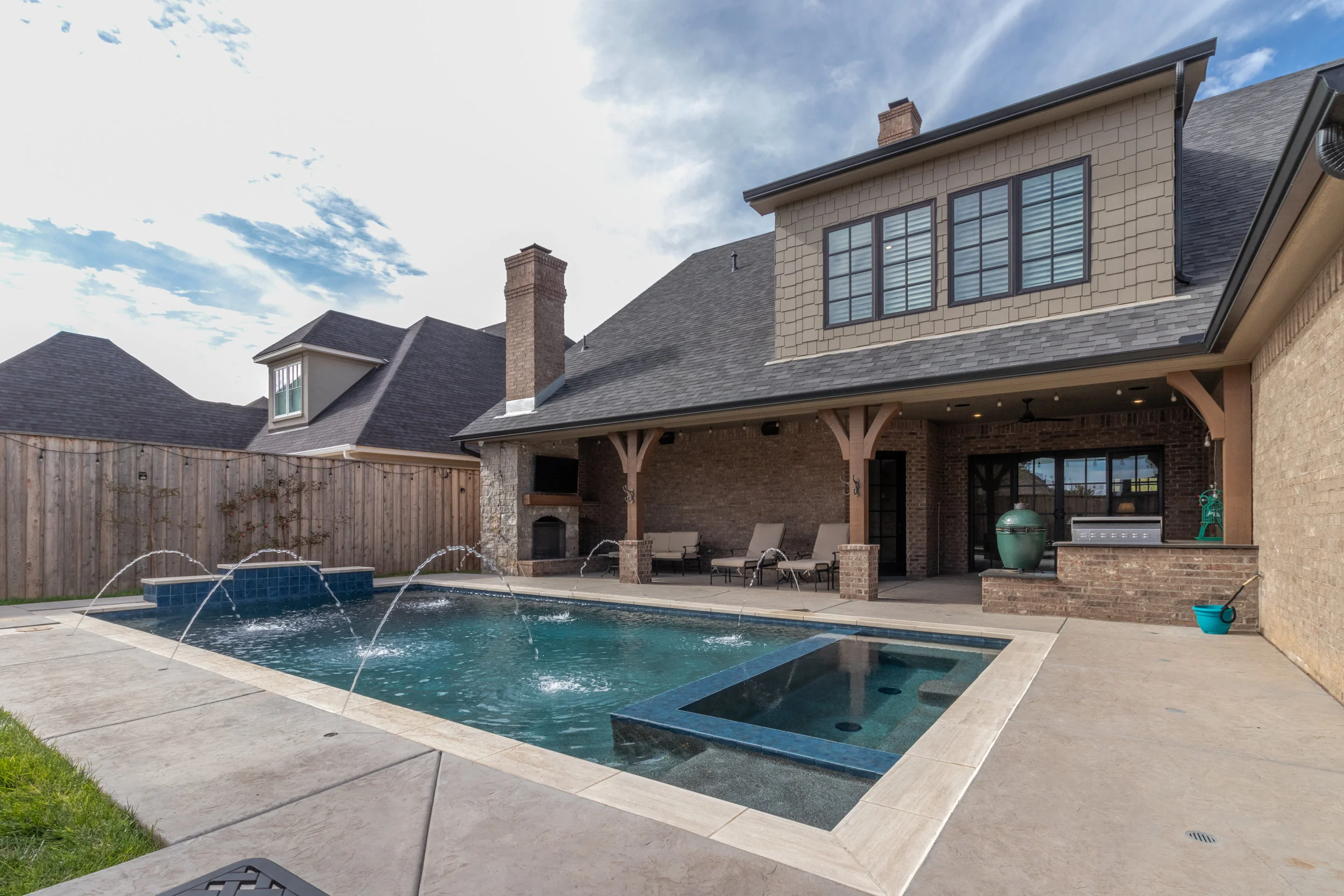 Pool and patio-1.jpg
