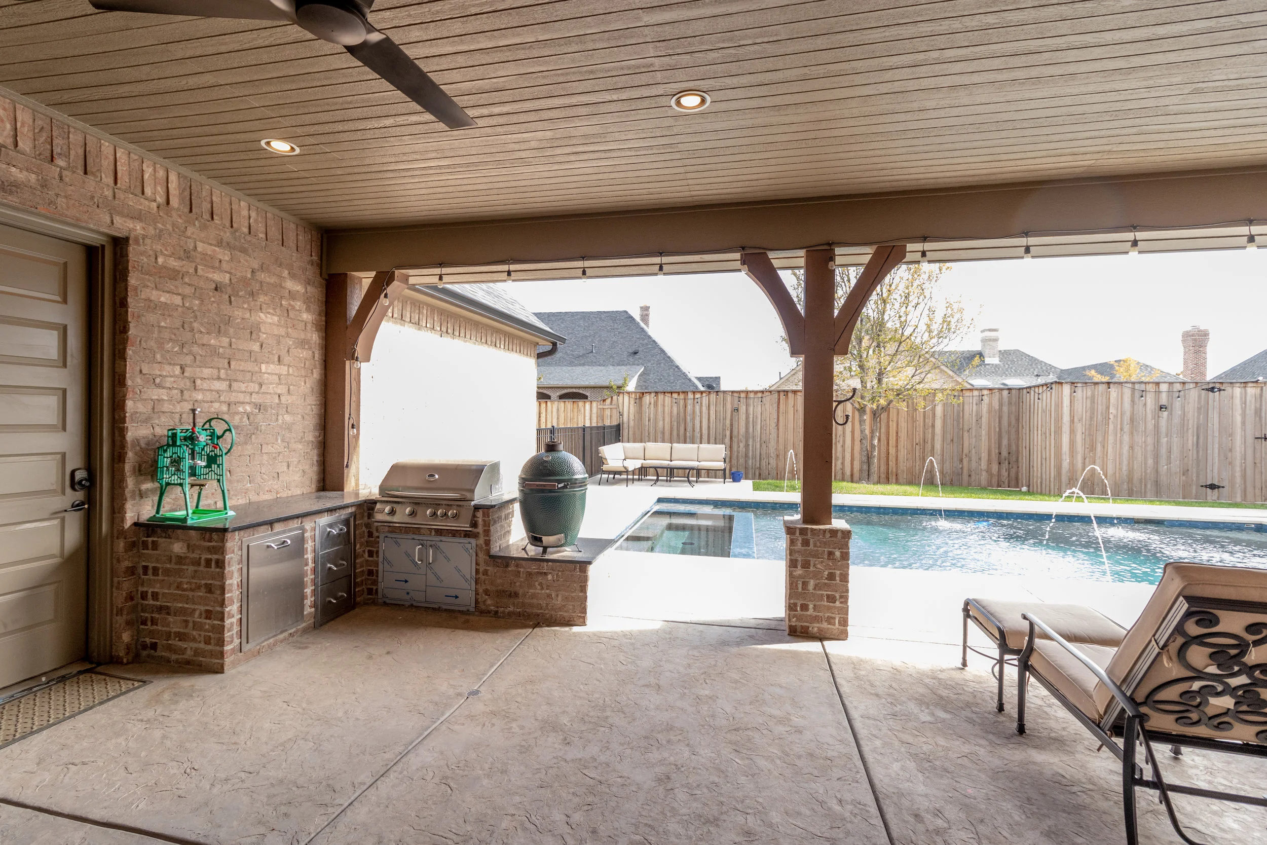 Pool and patio-4.jpg