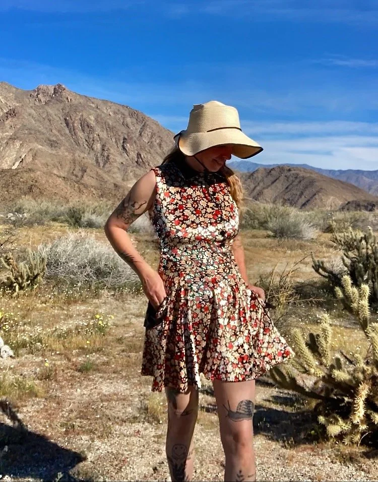 Velvet lapel dress, mini dress in floral print with pockets.