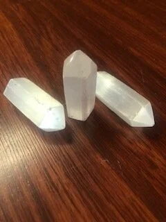 selenite point.jpg