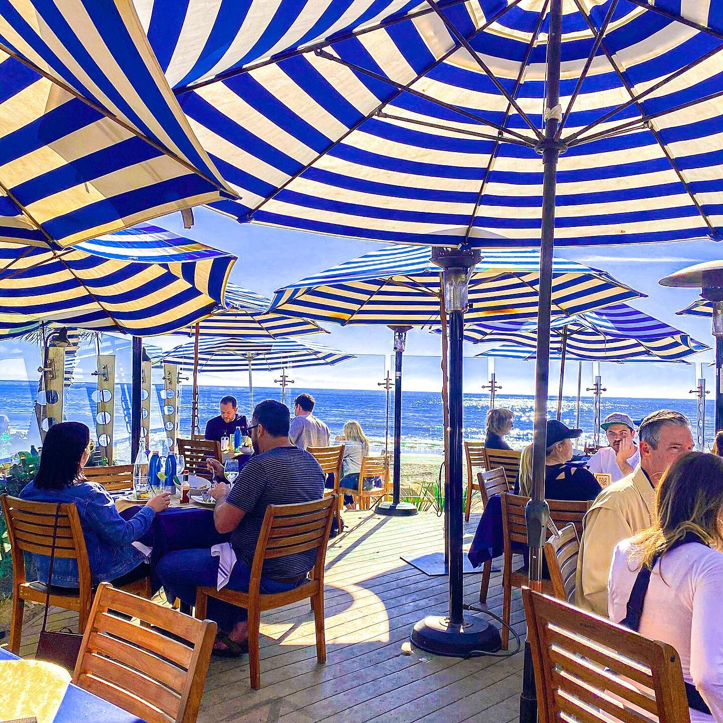 Boathouse At Hendry&rsquo;s Beach &bull; Santa Barbara, CA ✨ 🏖 🍳  Scenic beachfront lunch/brunch spot right on Arroyo Beach (about a 10-15 drive from downtown SB). The beach itself is really beautiful, dog friendly &amp; much nicer than the main be