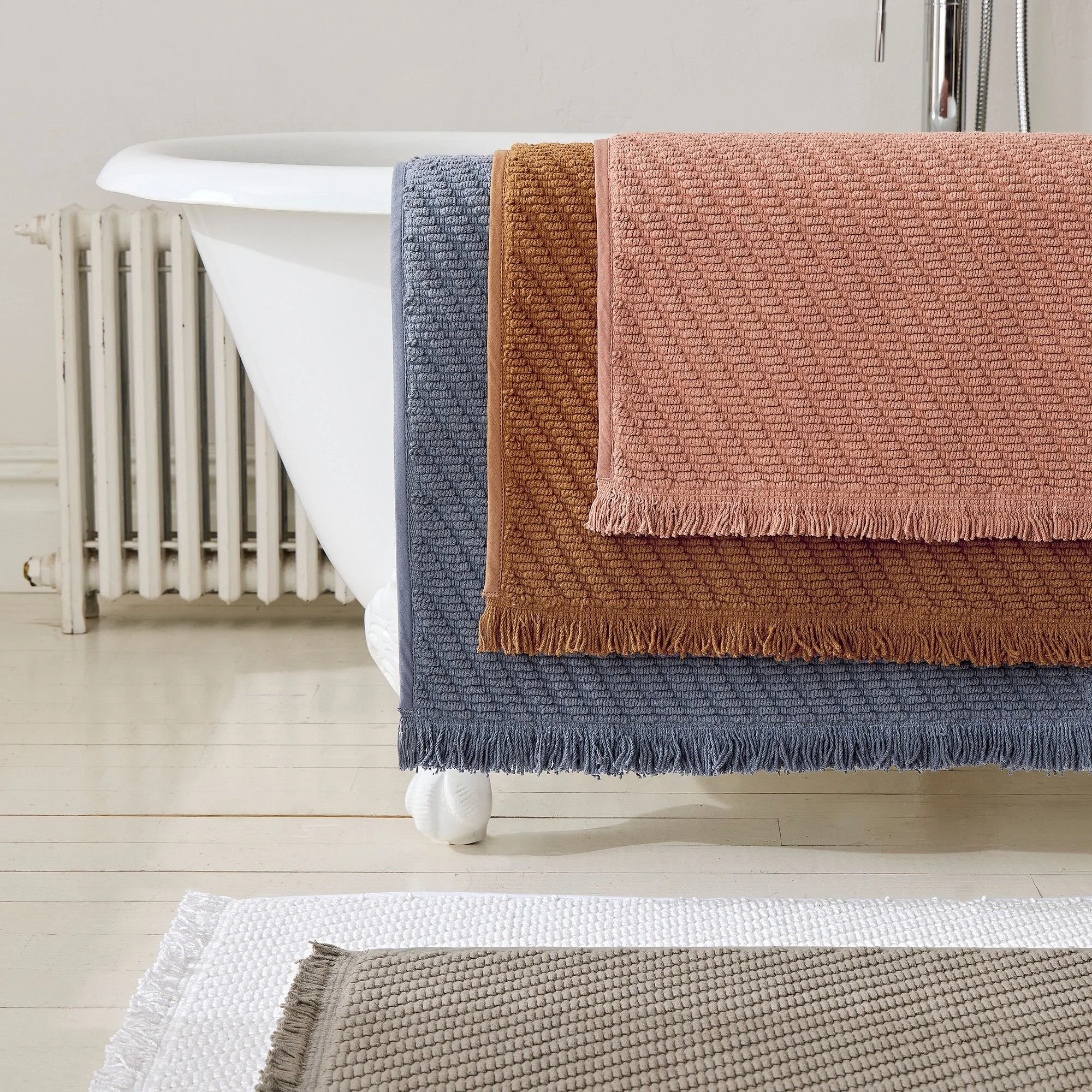diagonal-ribbed-reversible-bath-mat-1-xl.jpg