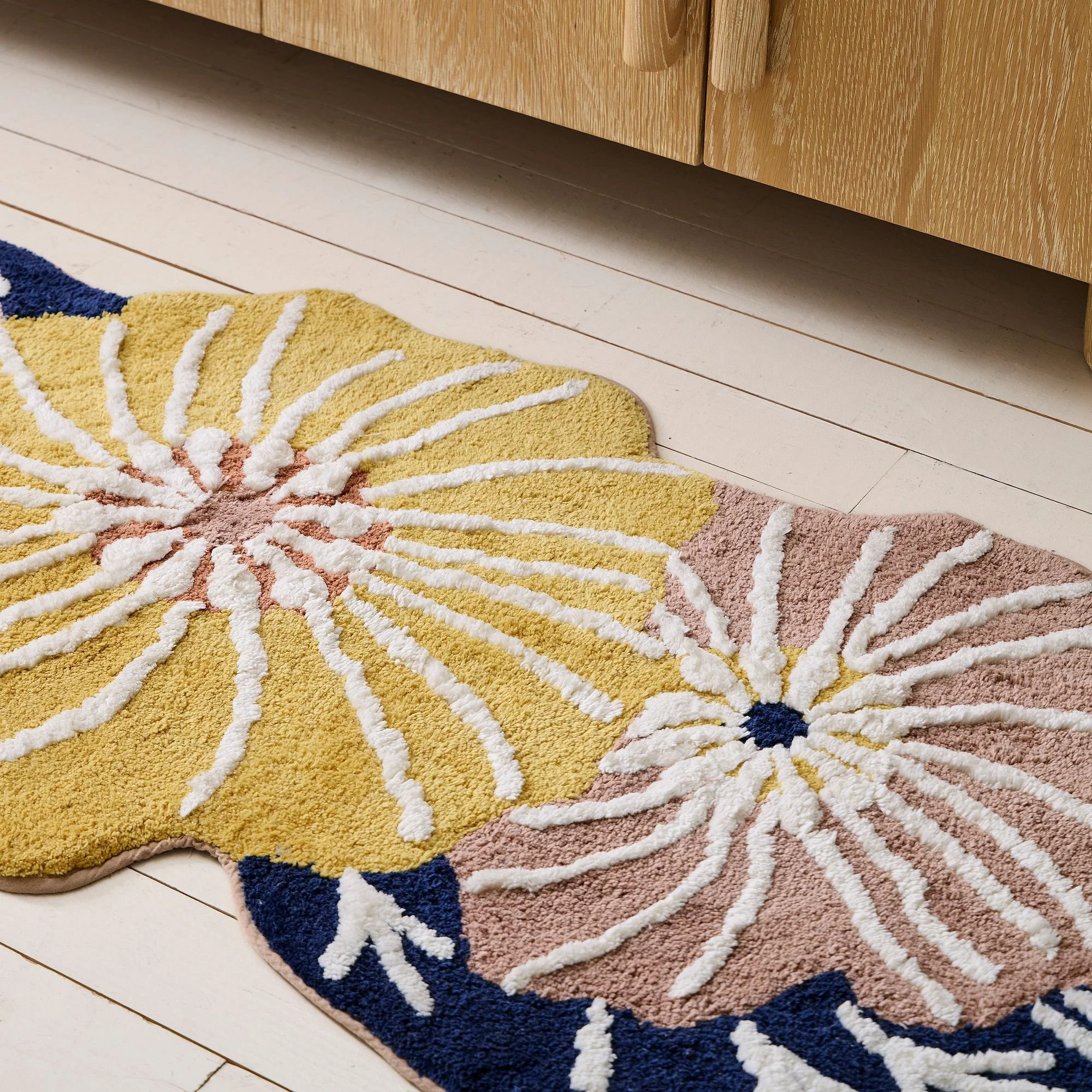 poppy-floral-bath-runner-xl_detail.jpg