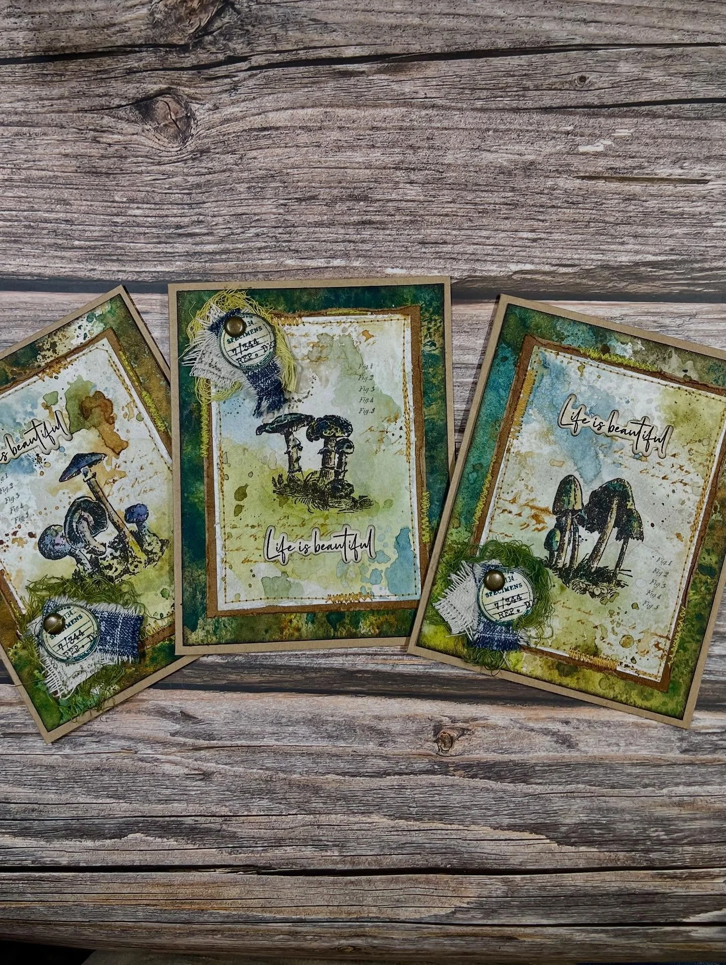 I had so much fun creating these mushroom cards! Inspired by @stacyhstamps, they&rsquo;ve been on my to-make list for years, and I&rsquo;m so glad I finally gave them a try. I love this color palette and really enjoyed experimenting with new techniqu
