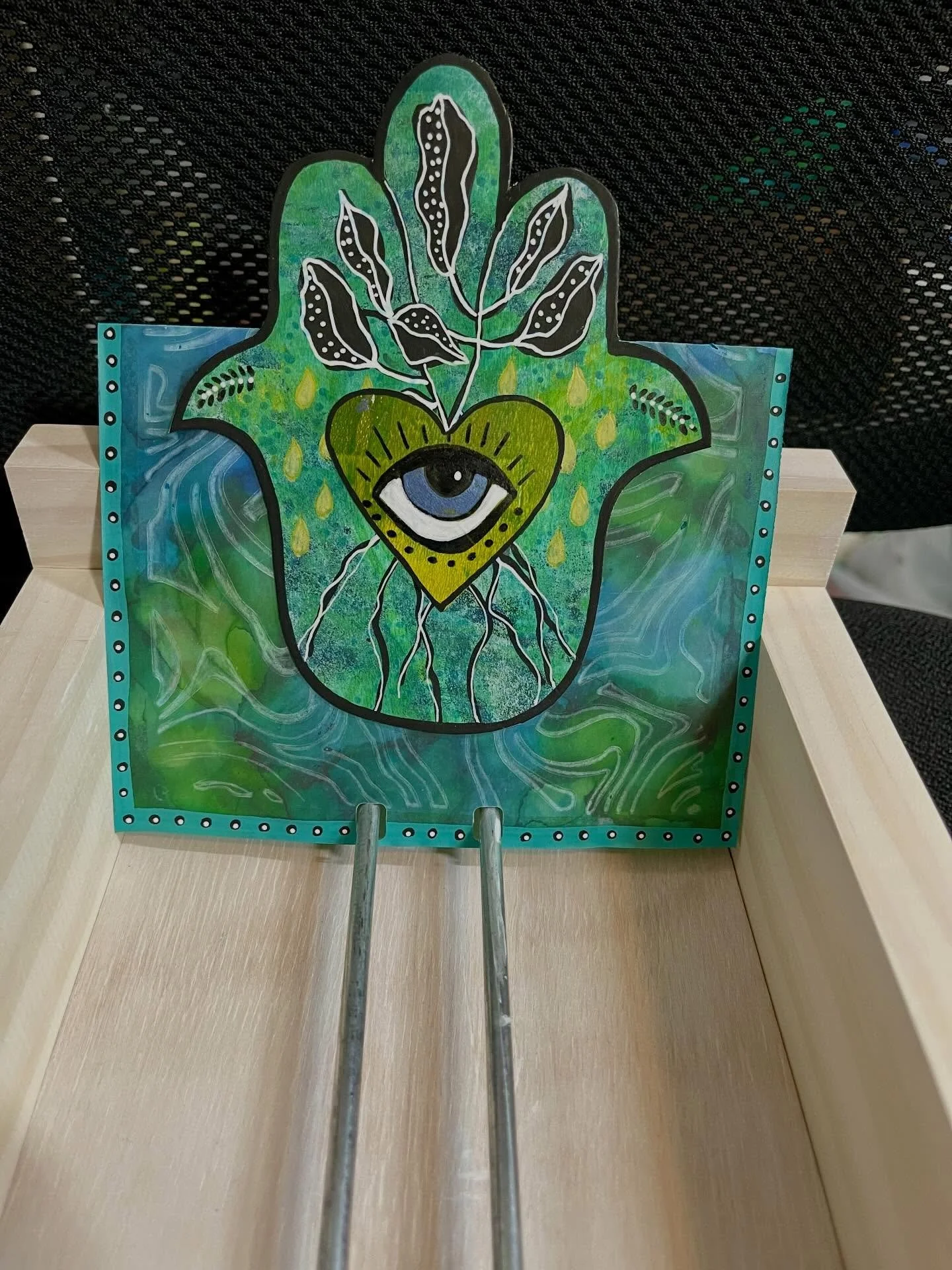 I&rsquo;ve been wanting to make this for weeks and finally got the chance today and it was so much fun!  This is part of the @fodderschool5 challenge with @willa.wanders and @karenelainecreative 

#fodderchallenge2025 
#fodderschool5 #fodderschool  #