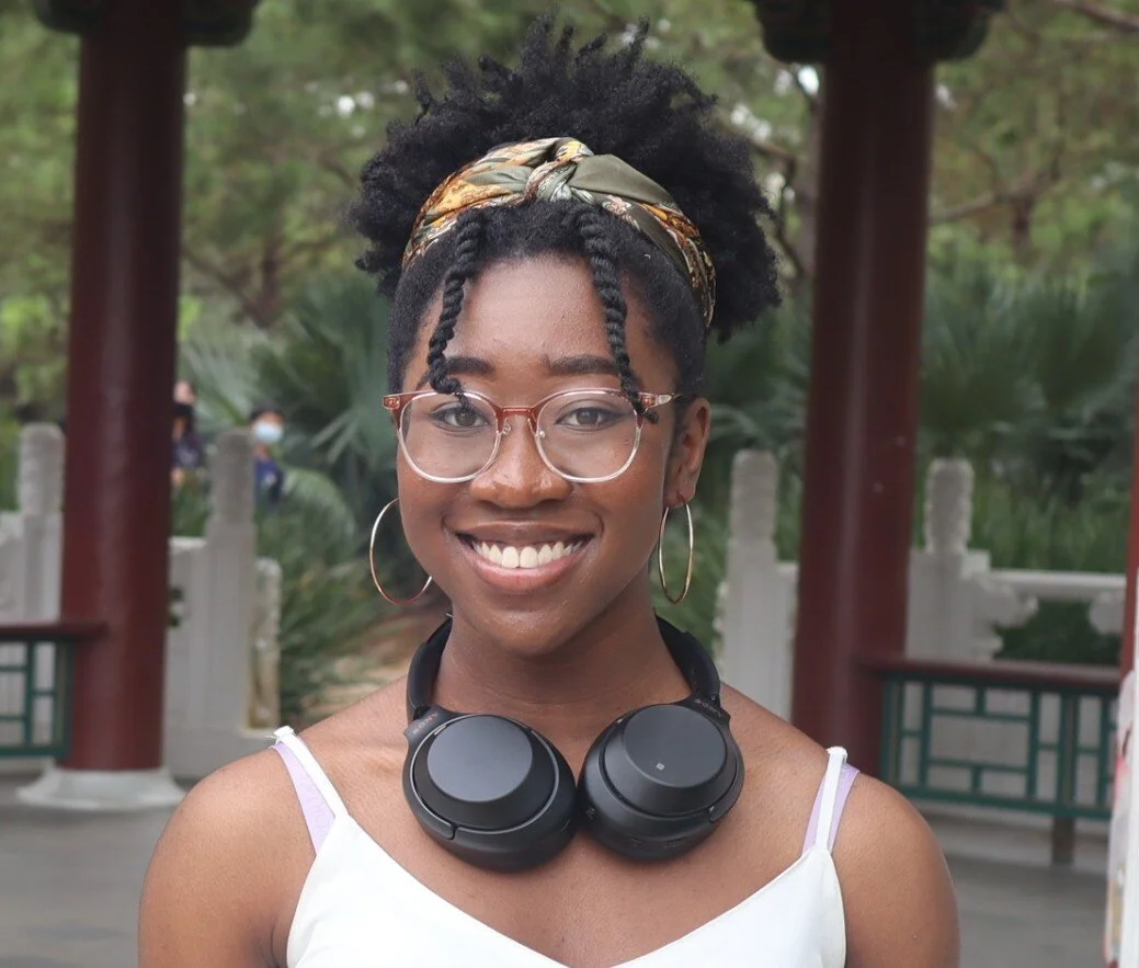 Tomi Siyanbade ‘24Tomi is a sophomore from "Atlanta" (aka the burbs). Studying Chemical and Physical Biology (which she most DEFINITELY did not choose because it sounded hardcore), she spends her free time psetting, using her oversized headphones to avoid human contact, butchering Joplin on the piano, butchering Bach on the cello, or butchering Jimi Hendrix on the bass.