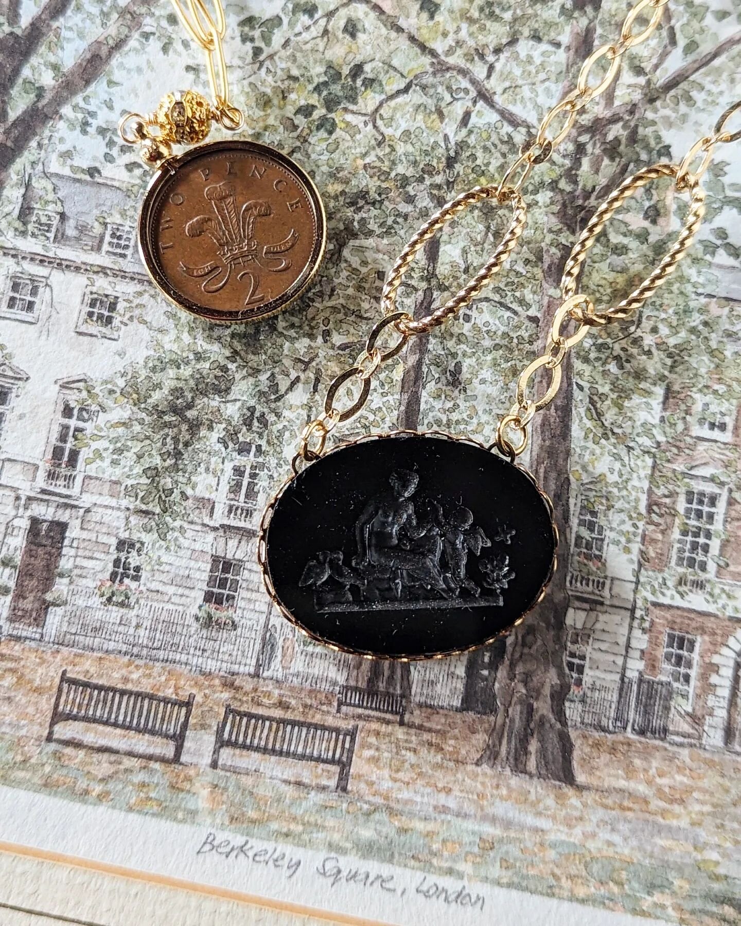 Here are just a couple of our newly restocked necklaces from @74harleystreet: 1985 Two Pence Coin and Vintage Black Glass Intaglio. Come see more beauties during our second weekend market this Friday through Sunday!

The beautiful Christmas tree has 