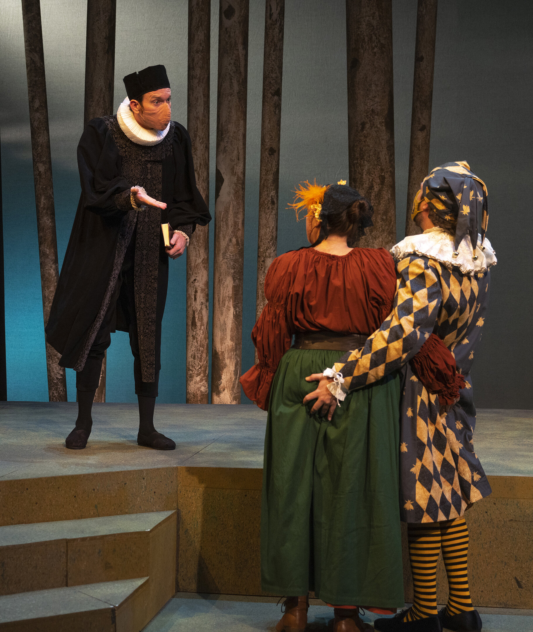 Christopher Pankratz (Sir Oliver Martext), Julia Balestracci (Audrey) &amp; Evan Werner (Touchstone)