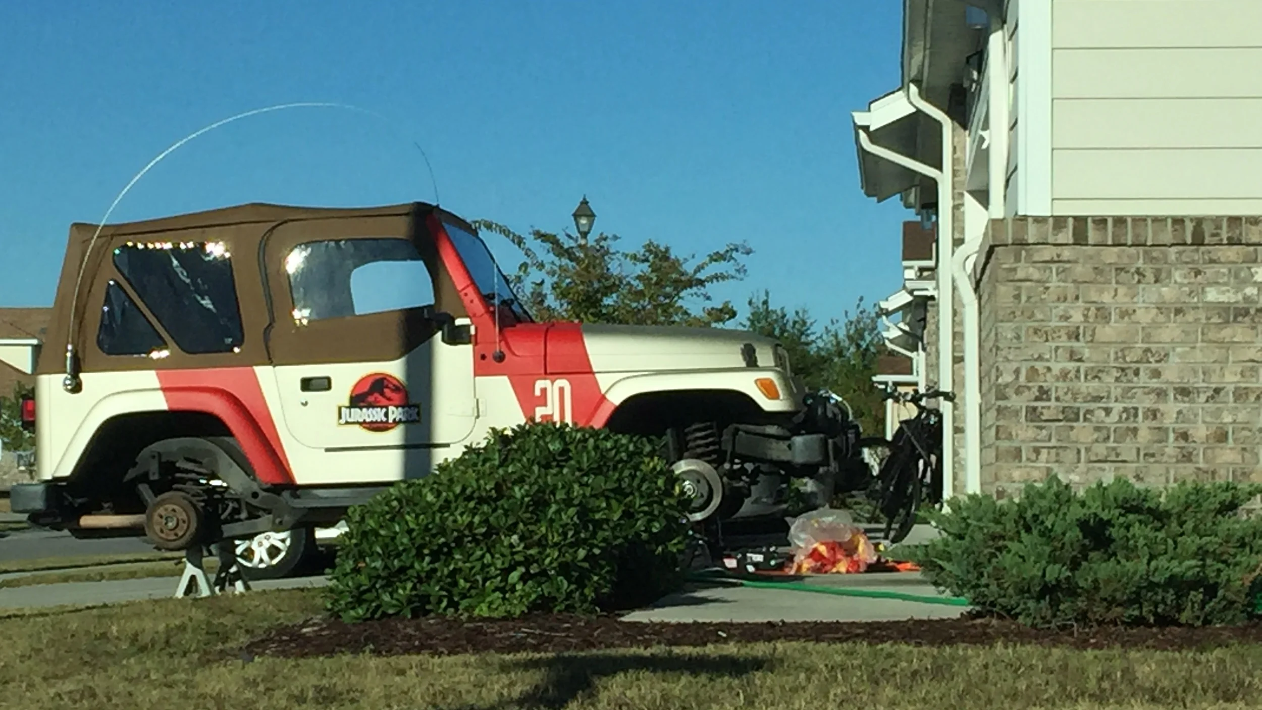 Jurassic Jeep without wheels.jpg