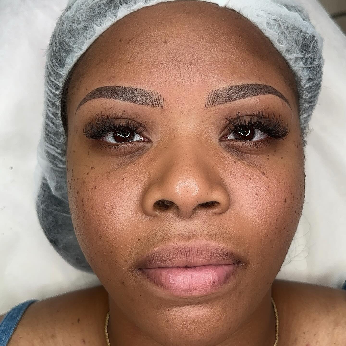 Cut your makeup routine in half with combination brows. This technique is great for brows with sparse to no hairs 
&bull;
&bull;
&bull;
&bull;
&bull;
&bull;
#atlantamicroblading #microblading #ombrepowderbrows #nanostrokes #nanostrokesatlanta #ombrep