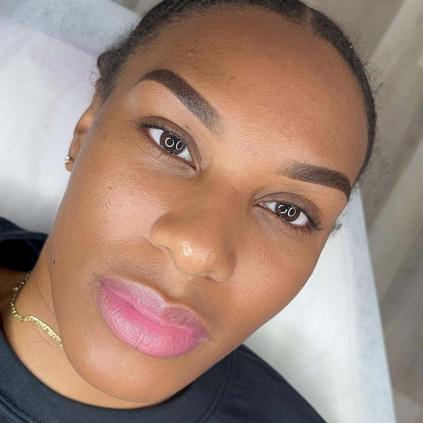 Are your brows weekend ready? 
Service: Henna Brows 😍
&bull;
&bull;
&bull;
&bull;
&bull; 

#TintedPerfection  #atlantaeyebrows #atlantabrows #hennabrows #tintedeyebrows #atlantaesthetician #hennabrowsatlanta #browlaminationatlanta #HybridTintBrowsAt