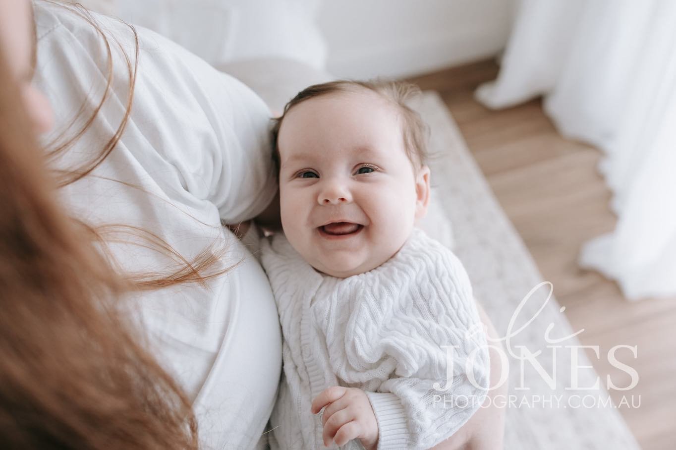 Cheeky girl! 
#huntervalleyphotographer #huntervalleynewbornphotographer#huntervalleymaternityphotographer#huntervalleyfamilyphotographer#bestnewbornphotographer#awardwinningphotographer#alijonesphotography#kurrikurriphotographer#huntervalley#hunterv