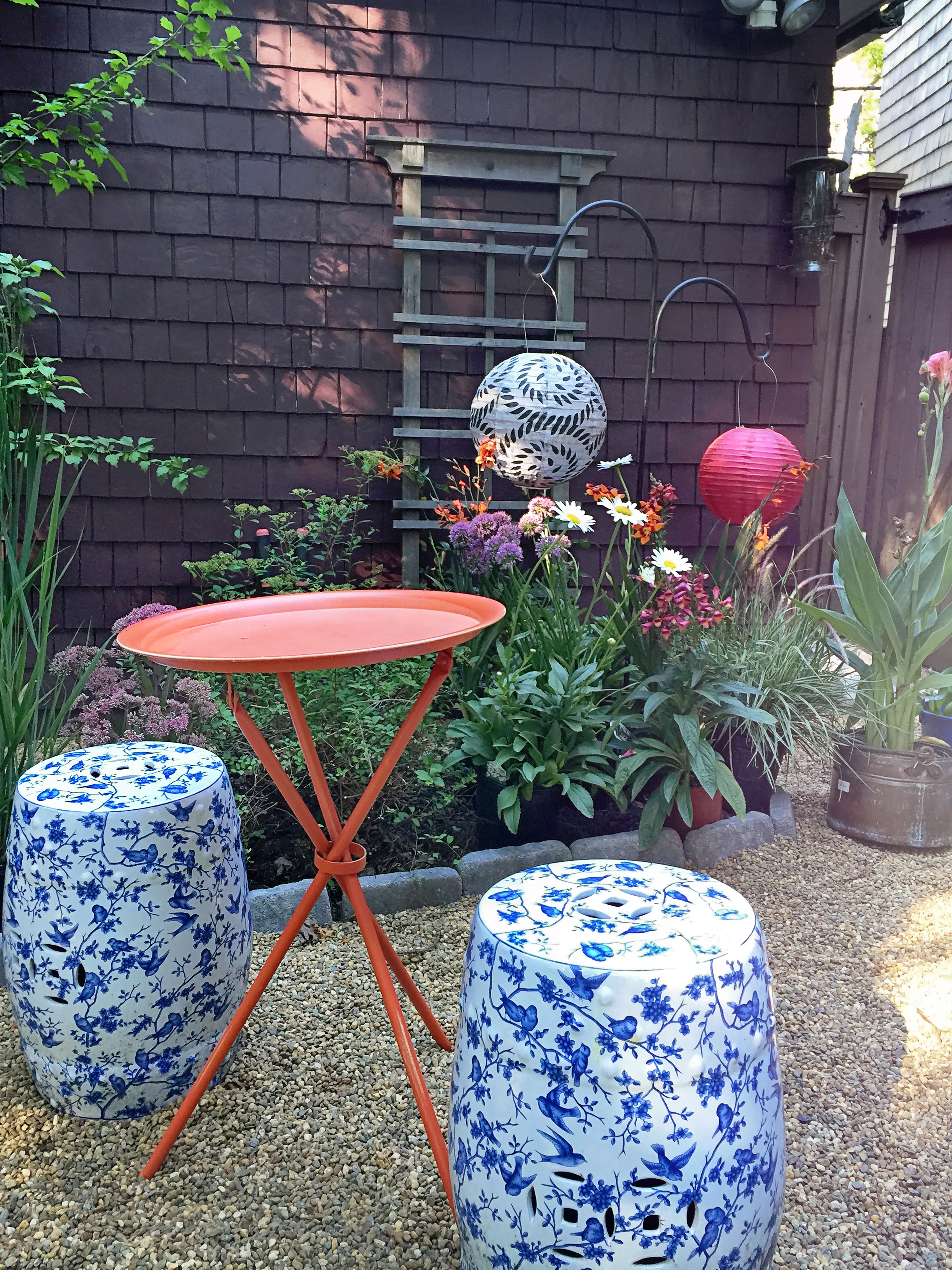 Porcelain garden stools and a little coffee table to enjoy the new space.