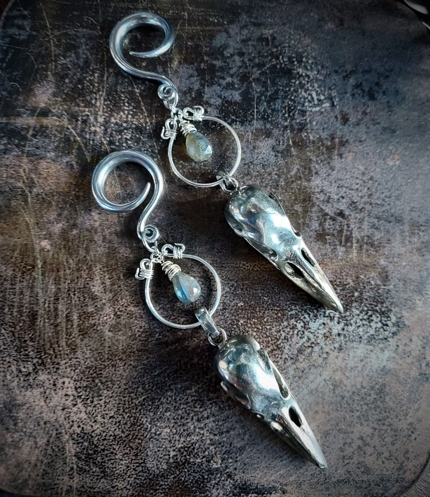 RavenHangers5.jpg