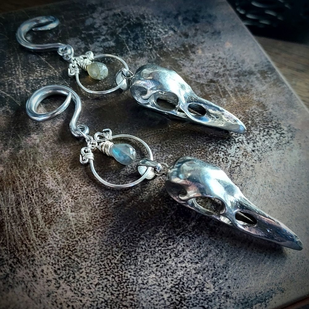 RavenHangers1.jpg