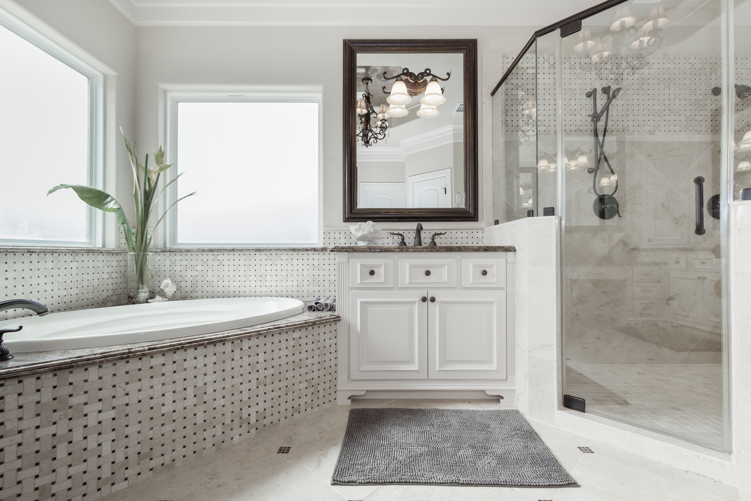 hauspics real estate photography master bath room interior marble tile granite kansas jorge duarte