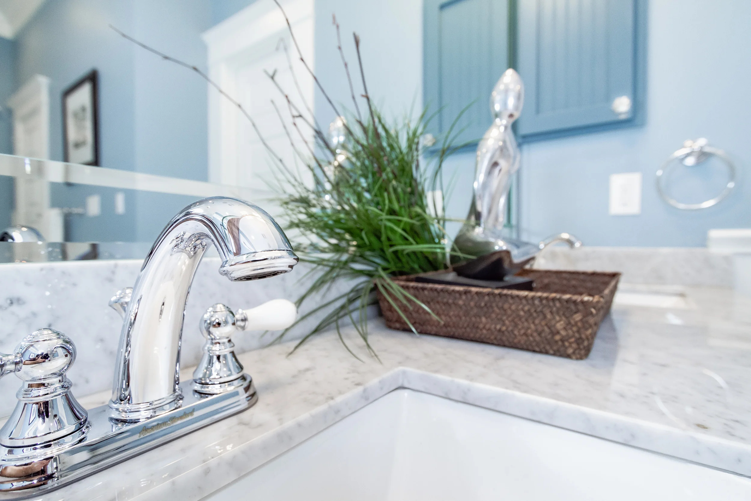 hauspics real estate photography bathroom detail chrome interior kansas jorge duarte