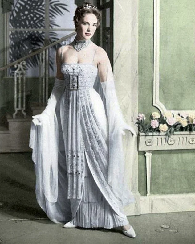 So interesting to see that this iconic dress has been conserved by the Victoria and Albert Museum in London.
MY FAIR LADY has so many beautiful costumes particularly in the Ascot scene and the Ballroom scene where Julie Andrew's wore this gorgeous dr