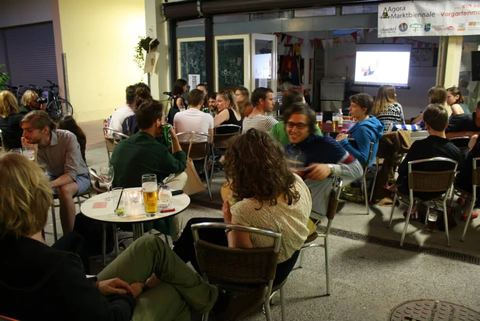 We were invited by the project Forgartenmarkt to host a a screening-night.