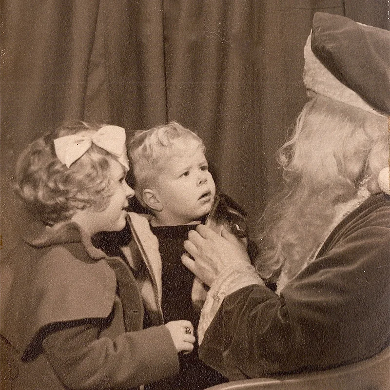 Santas Try to Make Dreams Come True