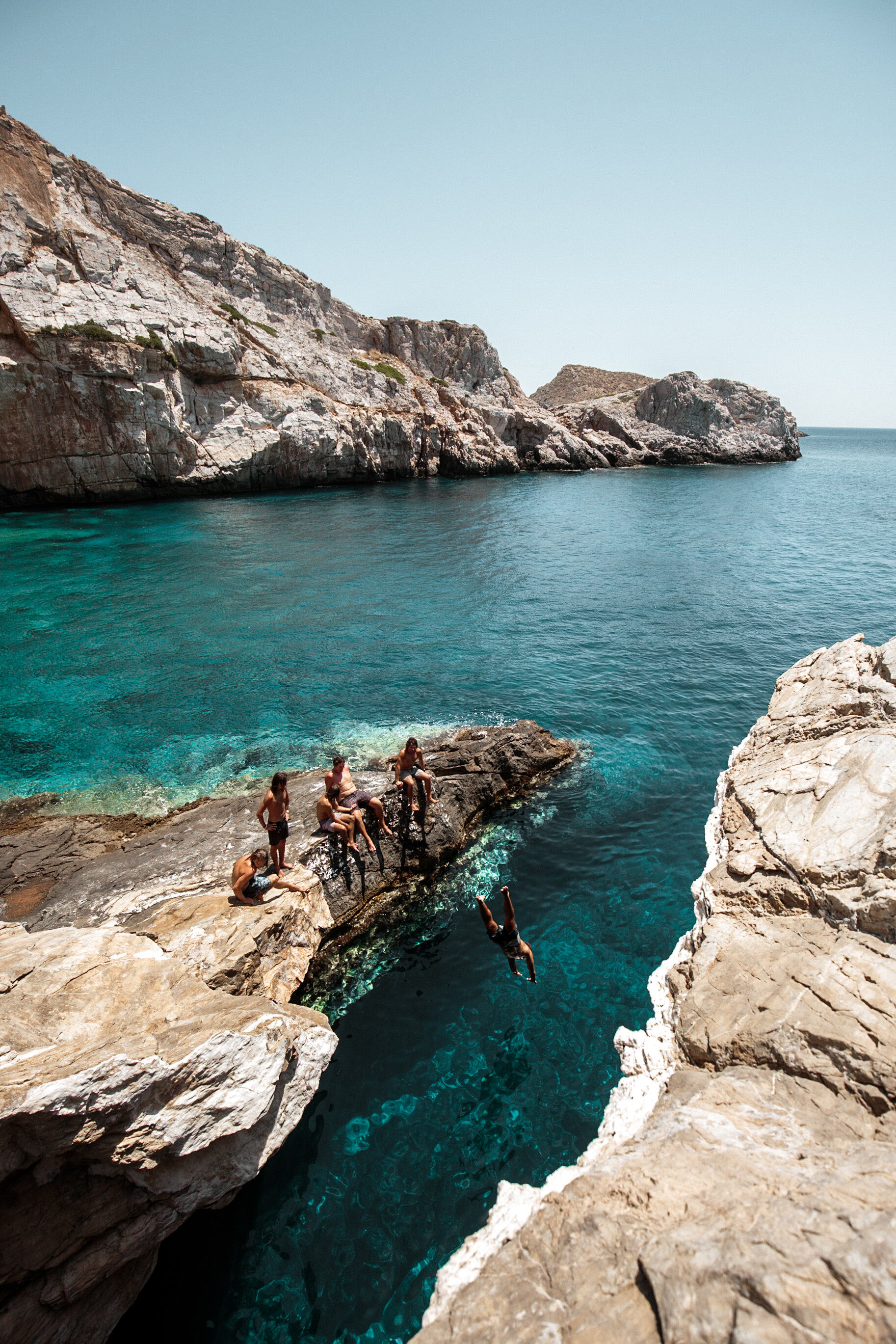  After spending summer in Greece living on Ios, this Ios Greece photography guide will inspire you to book your own trip. Get tips on where to eat in Ios and the best photo spots in Ios Greece. | ios greece photography | ios greece things to do in | 