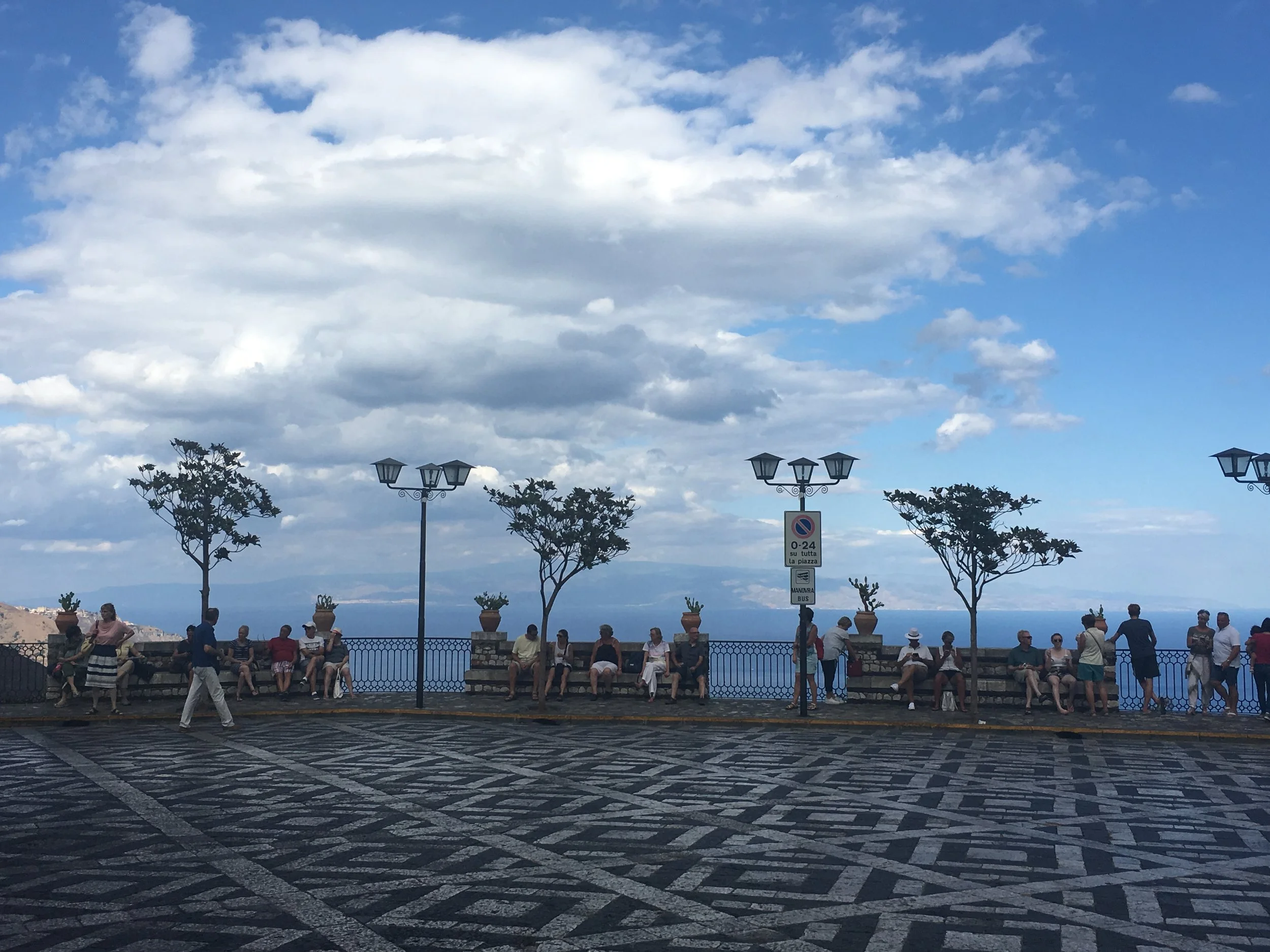 pretty tourist photo: I like