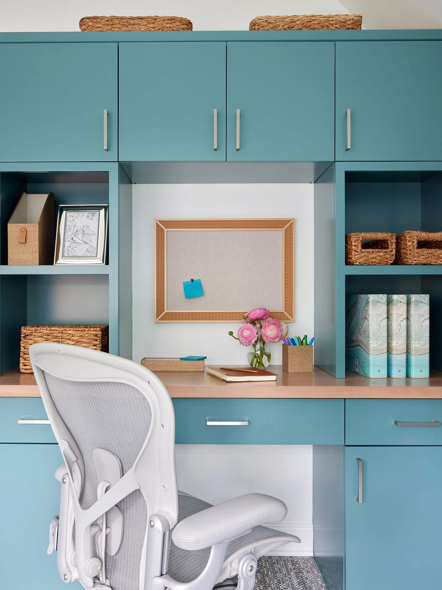 Swipe for a secret message!
.
#colorfuloffice #officeinspo #blueoffice #workfromhome #wfhmom #officestorage #homeofficeideas #ctdesign #ctdesigner #nydesign #nydesigner
.
Photography @juliadags