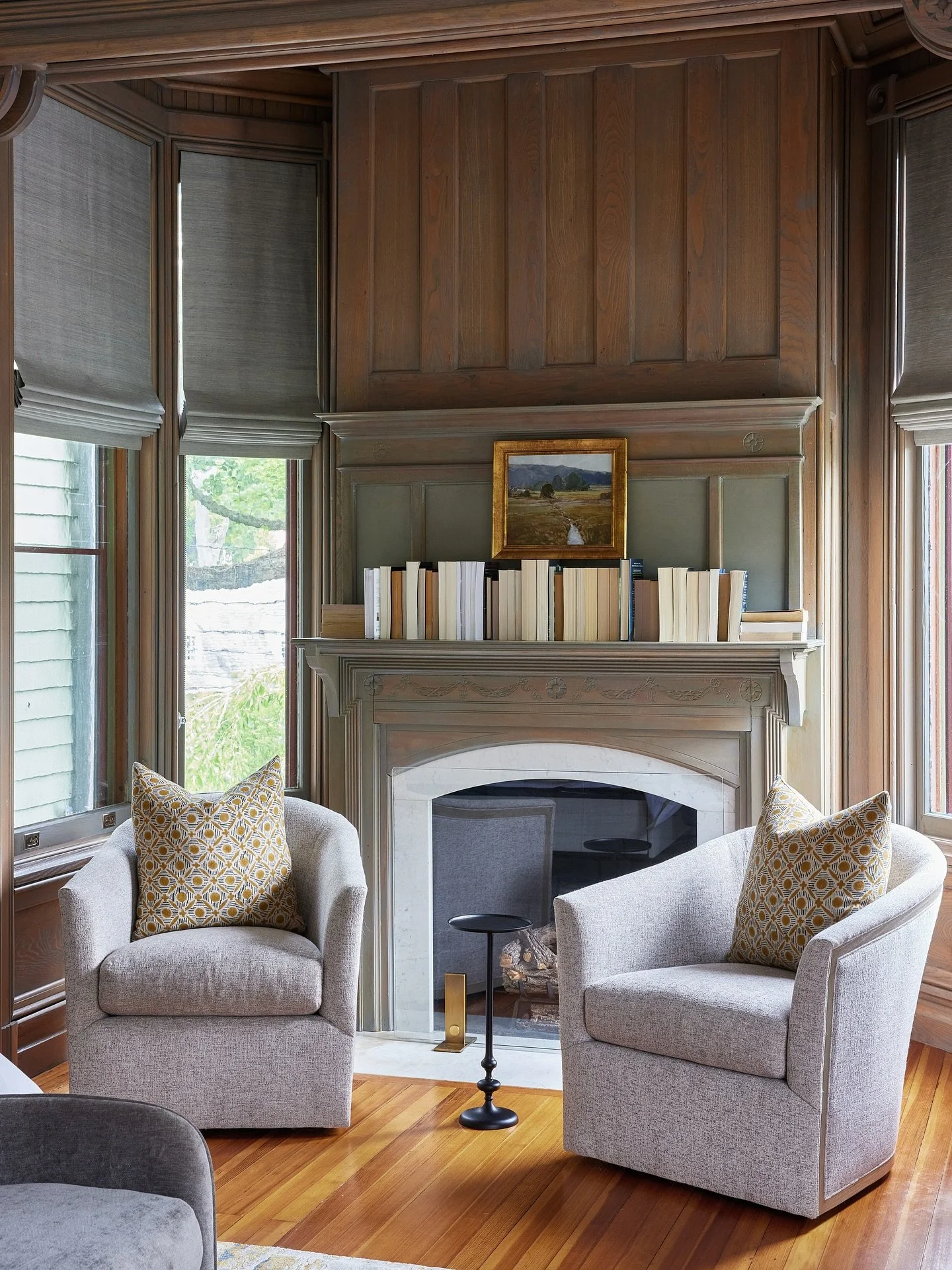 This and your morning cup of ambition. Team coffee or team tea?
.
#cupofambition #booknook #morningvibes #ctdesigner #ctdesign #nydesigner #nydesign #curatorofhome #williamlyondesigns
.
Photography by @juliadags