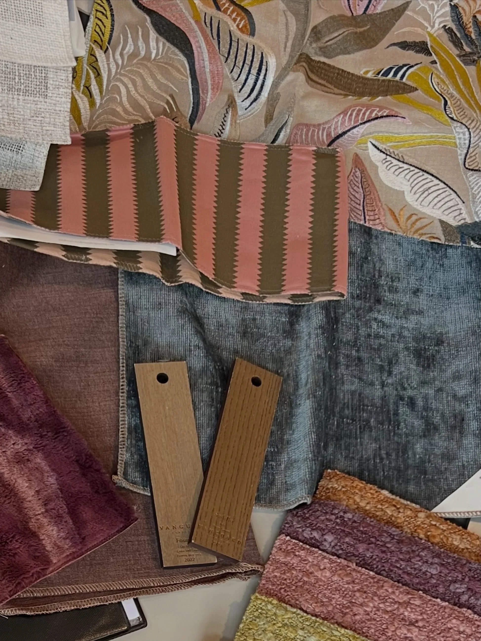Working things out on the table!

It might look like a lot of samples, but I promise there&rsquo;s a method to the madness. Getting the fabrics, finishes, and textures next to each other is a big part of my design process. Moving things around, tryin