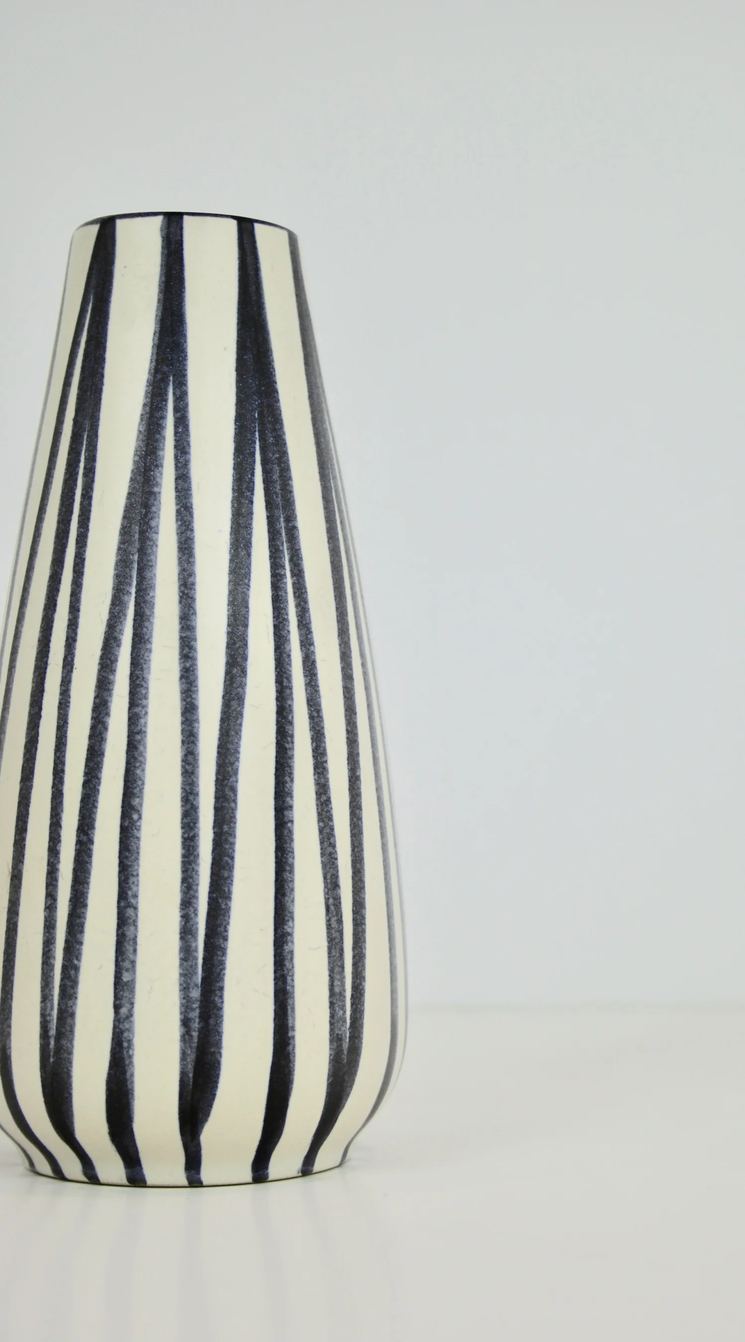 Vase Eckhardt &amp; Engler blue striped pattern H22,5