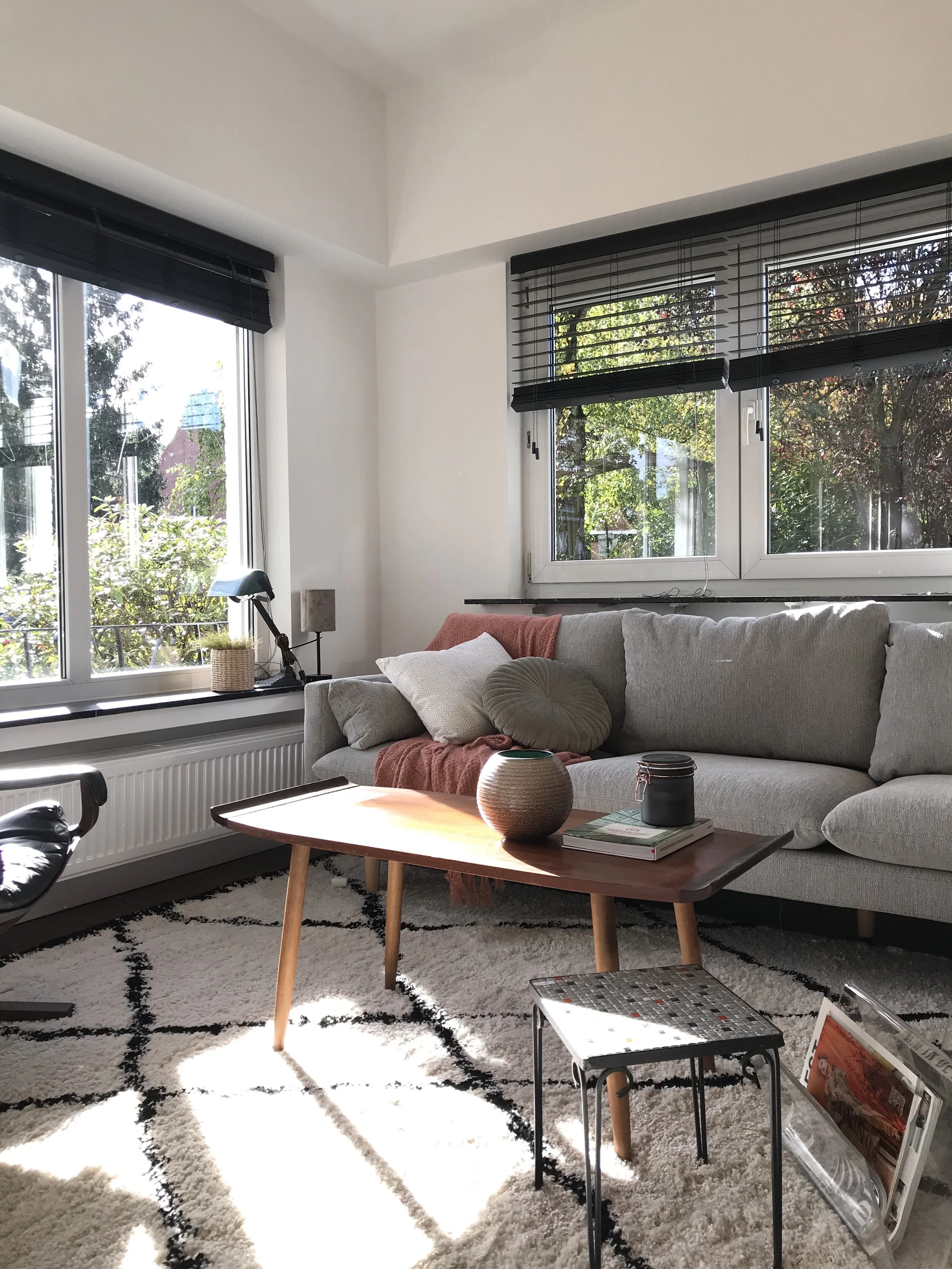 Coffee table with tile insert