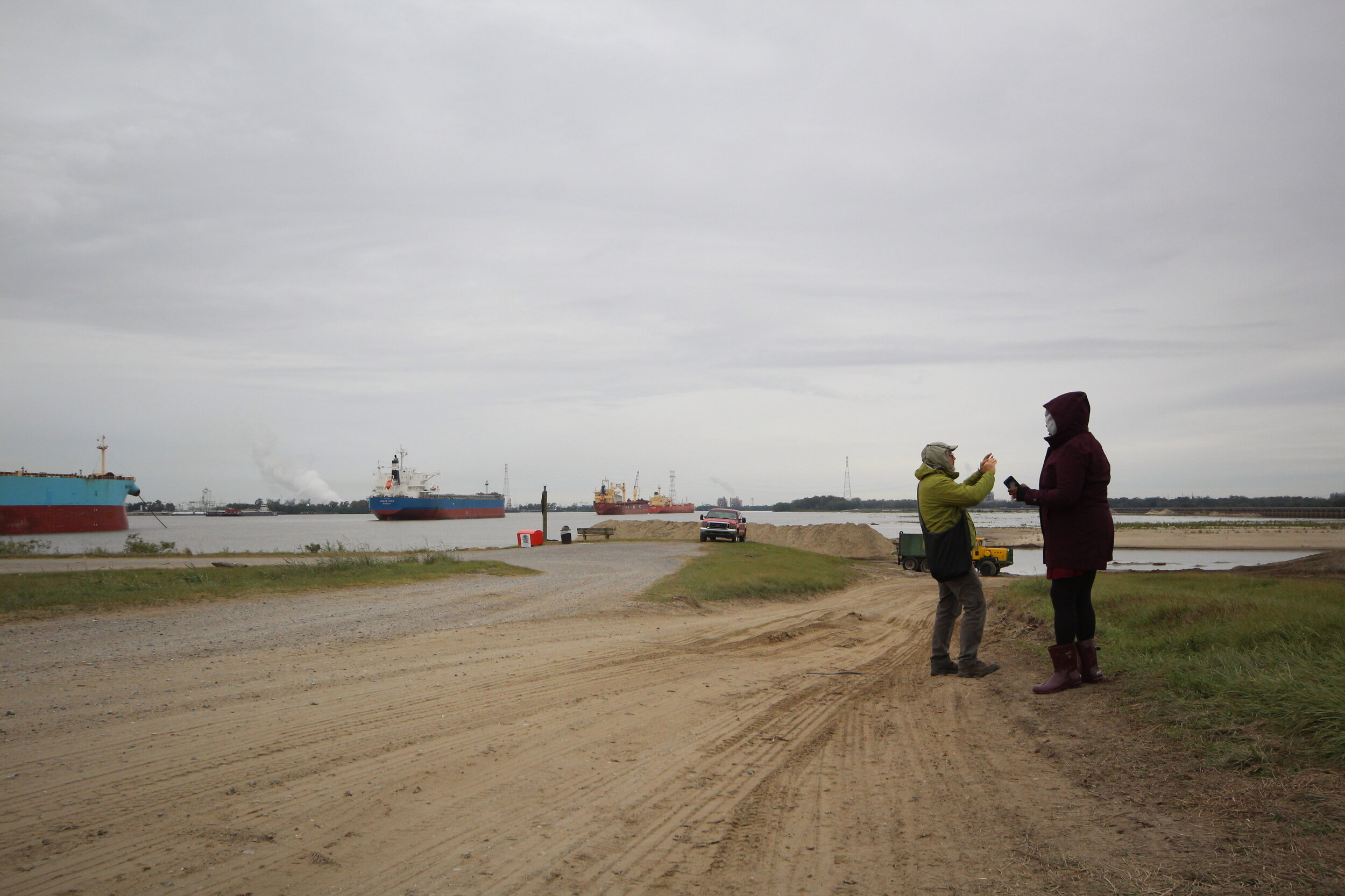  Upon arrival at the Norco observation area on the downriver side of the Bonnet Carre Spillway, participants orient themselves to the Mississippi River 
