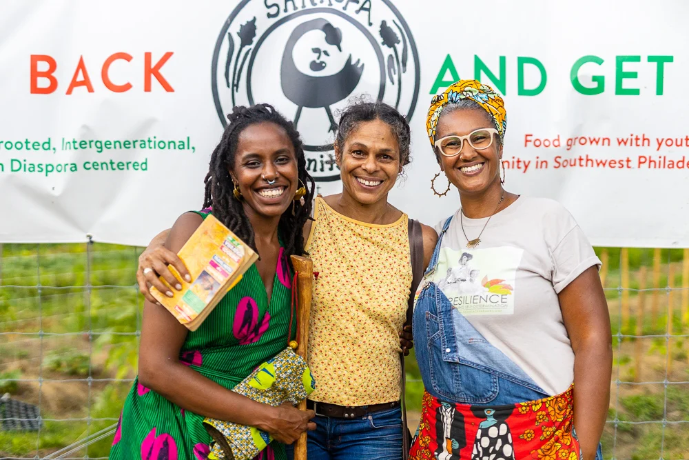 Our Mothers’ Kitchens (OMK) founders, Khaliah D. Pitts (l) + Shivon Love (r) with Chandra Brown, daughter of OMK Foremother, Vertamae Smart-Grosvenor. Photo by Gabrielle Clark