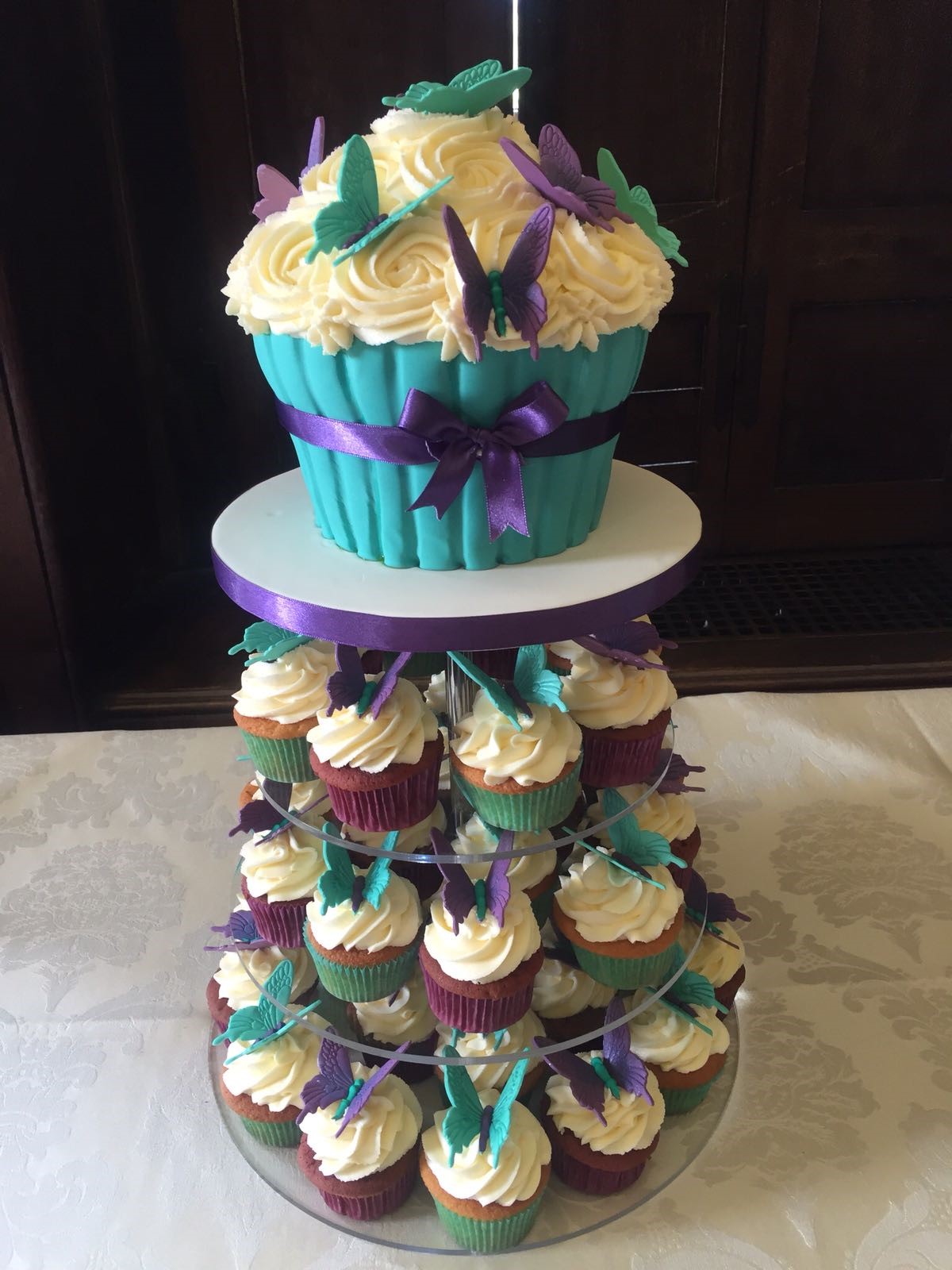 Wedding cupcakes.jpg
