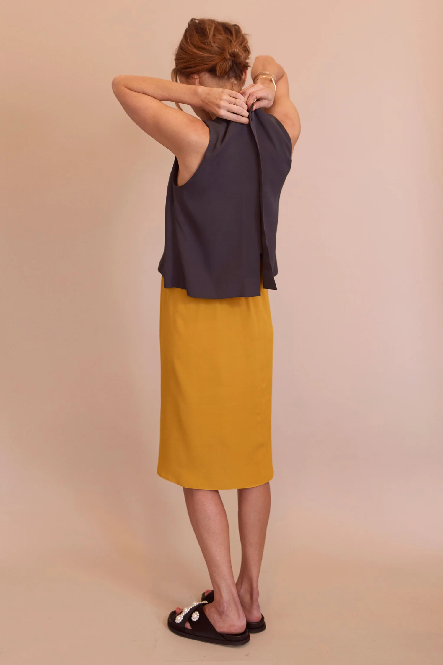 Rosa Macher Sleeveless Top 001 Charcoal