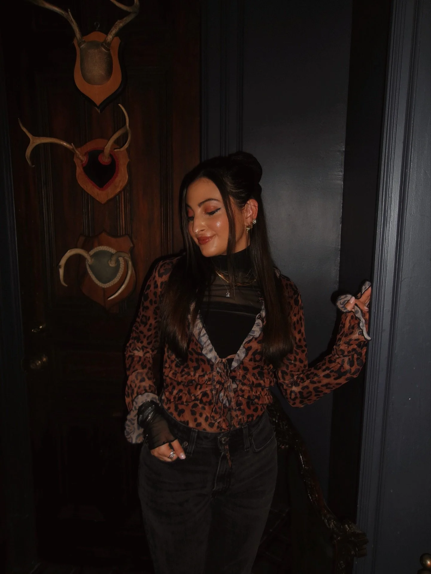 when the sun goes down and the moon comes up ✖️🤎🪩🍂🎞️💫✨ #KILLERQUEEN 
&bull;
&bull;
&bull;
&bull;
&bull;
&bull;
&bull;
#falloutfits #falloutfitideas #falloutfits2025 #bloggerstyle #falloutfitideas #falloutfitinspo #falloutfit